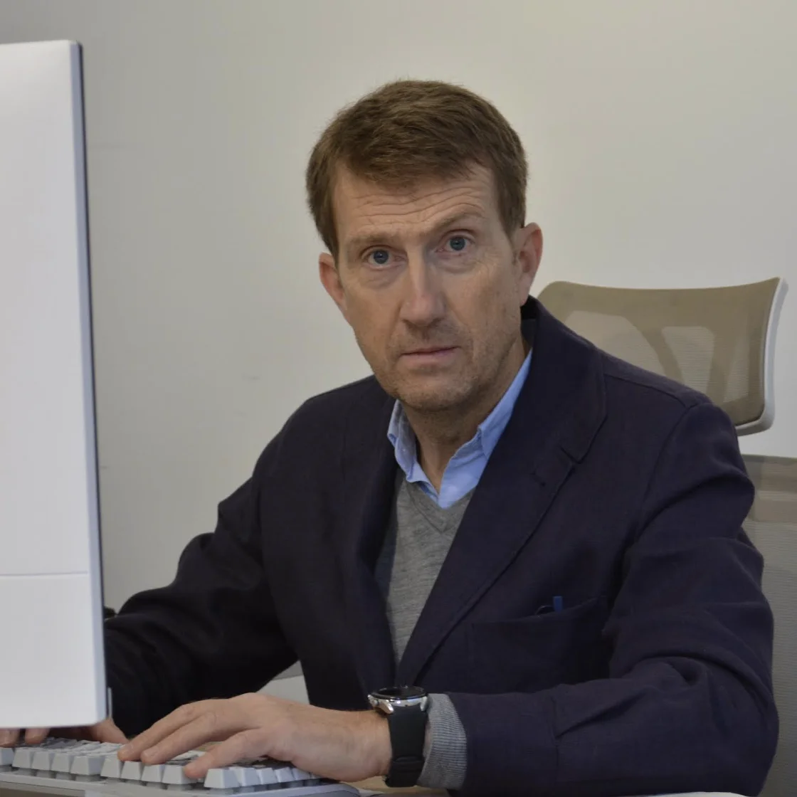 carlos pineda flores abogado